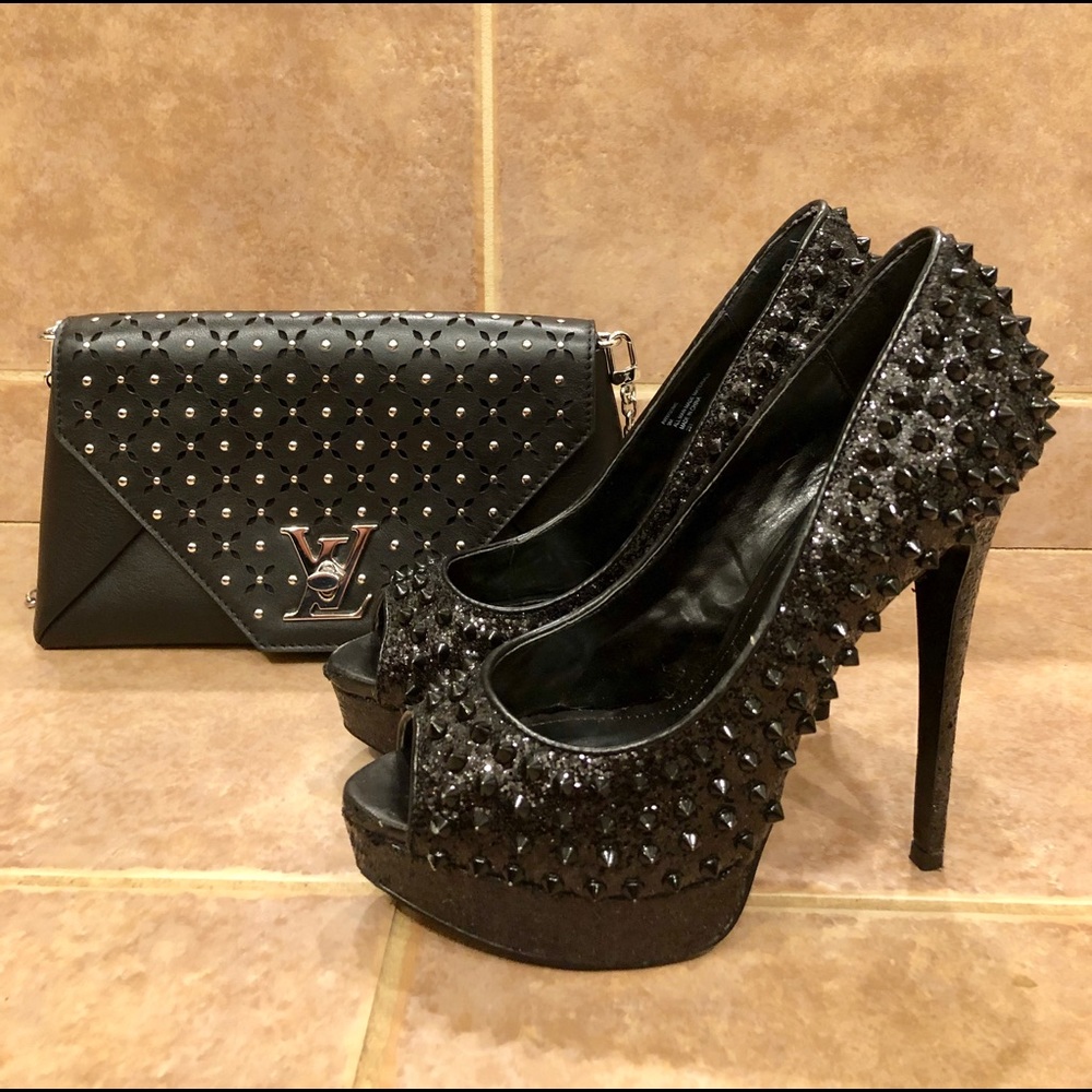 Steve Madden Awesome black with studs